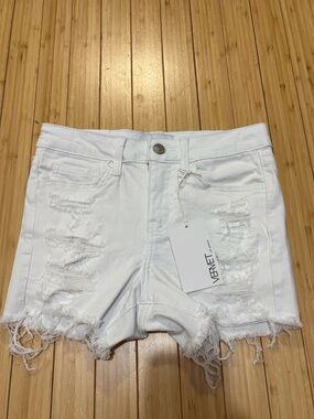 Vervet size XS mid rise white distressed shorts. NWT